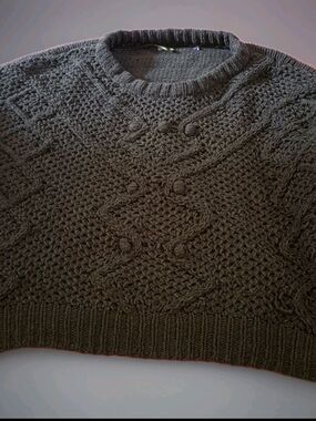 Love Tree Women's Cable Knit Crewneck Cropped Sweater - Olive Green Size M/L